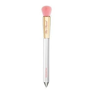 Too Faced Diamond Light Brush Highlighting Brush